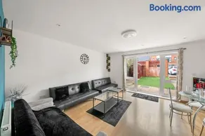 Reading Deluxe-Contractor,Business,Family,Parking In Reading - Image 2