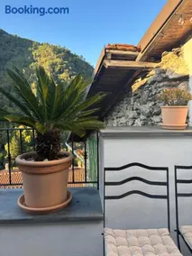 Iconic Italian Townhouse w Rooftop Terrace & Mountain View, Pigna - Image 2