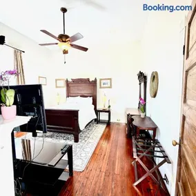 Charming Marigny 1BR Near Frenchmen Street - Image 3