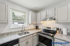 Pine Brook 1019 I Modern 15Br Apartment ! Pool - Image 2