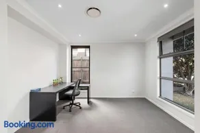 Modern Comfort Patio and Workstation with Garage - Image 4