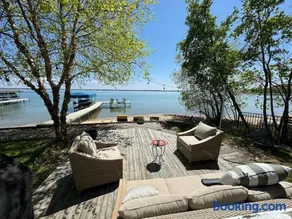 Lakefront Bliss on Old Mission Peninsula - Image 1