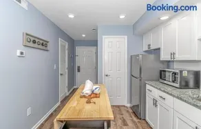 Fully Renovated First Floor Condo! Cypress Bay J-2 - Image 4