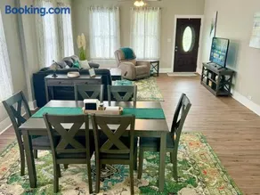 Bright & Airy 2BR 1BA Home Near The Riverfront - Image 3