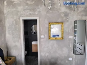 Mari's double bedroom - Image 2