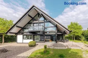 HUF Haus - Moderne trifft Handwerkskunst - Image 1
