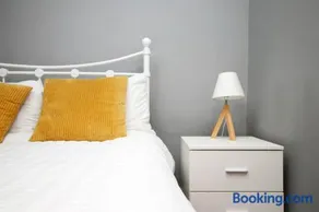 Cosy 2 Bed Flat 1 in Bridgend - Image 5