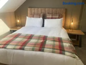 Luxury Country Escape - Image 2