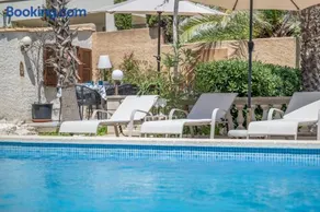 Charming Villa with Amazing Seaview - Image 3