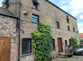 Studio 3B The Carriage House York 6m Village Location - Image 2