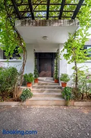 LohonoStays Villa Amber - Image 2