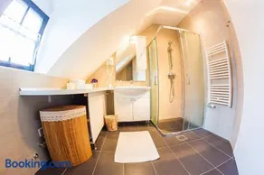 House Trta - Image 2