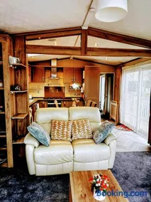 2Bedroom Comfy & Cosy family loving Home - Image 5
