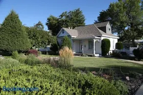 Updated Cottage 3 Bedroom Home With Game Room - Image 1