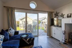 Filey Bay Beach House Step Free Accommodation The Bay Filey with ev car point - Image 2