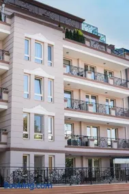 Kapana Luxury City Center Apartments with Garage - Image 3