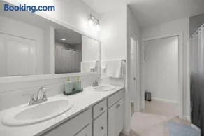 Cozy 2BR Near Eastport Town Square & Middleton - Image 2