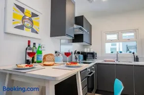 Host & Stay - Croydon Road Apartments - Image 5