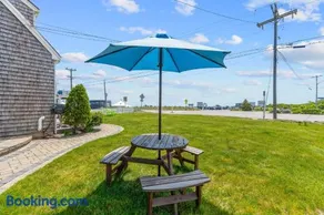 Spacious FamilyOceanfront 6BR Across Craigville Beach - Image 4