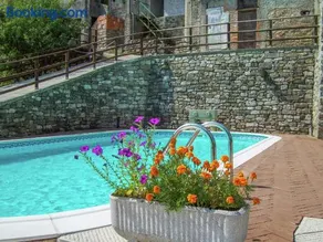 Flat with heated hot tub and shared pool - Image 2