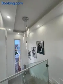 RHE Penthouse Richmond Three Bedroom - Image 3