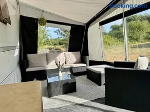 Luxury Caravan Scenic Views Exclusive Quarter Acre - Image 3