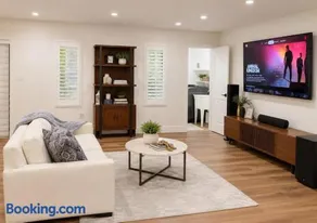 Luxe Miami Lakes Retreat Near Hard Rock Stadium - Image 3
