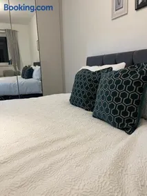 Peaceful Get Away Room In Hilton House - Image 1
