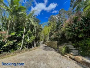 Golden Retreat Ultimate 5 Bed - Villa & Guesthouse - Image 2