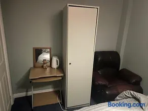 1 bedroom in 3bed house - Image 4