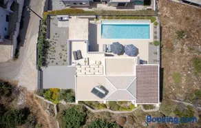 Luxury Villa Apeiro With Heated Pool in Plaka - Image 3