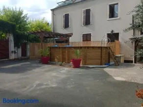 Grande Maison Familiale avec Piscine et Parking à Saint-Gaultier - Image 2
