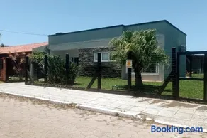 Casa com 4 dormitórios e piscina em Xangri-lá - Image 2