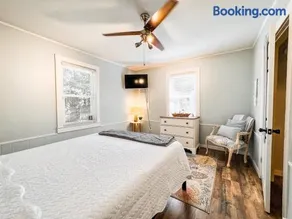 3 Miles to Parris Island - Idle Oak Cottage - 10 minutes to Downtown Beaufort SC - Image 3