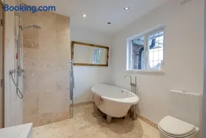Harbourways Emsworth, Pet Friendly Coastal Retreat, Contractors & Leisure, Free Parking, Walk to Pubs - Image 4