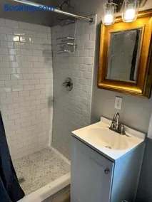 Cute & Compact 1BR Easy Walk to Downtown Historic District - Image 4
