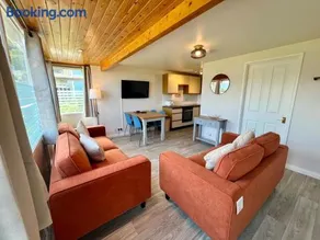Beach Cottage 6 - Bright & Modern By the Sea - Image 2