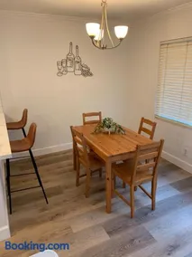 Beautifully Remodeled 2BR Prime Irvine Location - Image 2