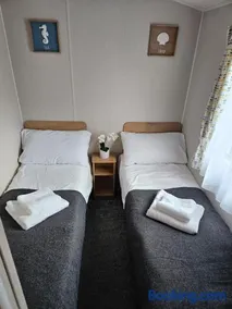 Modern Caravan - Park Dean-Camber Sands - sleeps 6- ENTERTAINMENT PASSES NOT INCLUDED - Image 3