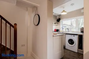 Cosy 3 Bedroom Cottage - Central Chipping Norton! - Image 2