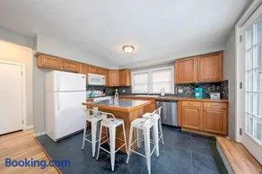 Couples and beach lovers meet your needs in one location - Image 3
