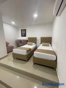 HS-T Habitacion Triple con wifi, piscina y aire acondicionado - Image 2