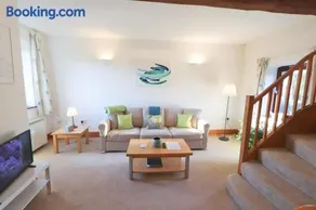 Stable Cottage at The Long Barn- Beautiful Getaway in Tockington - Image 4