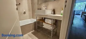 Studio en Nuñez con cochera y seguridad - Washington 3480 - Image 3