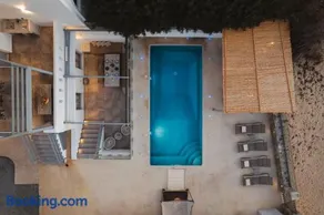 Cedar Forest Alyko Oceanfront 4BR Villa with Private Heated Pool & Beach Access - Image 2