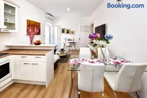Aria two bedroom apartment with terrace in the center - Image 1