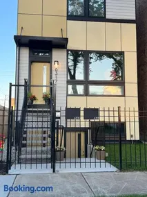 Stylish 2BR Near Hyde Park, UChicago & Lake - Image 2