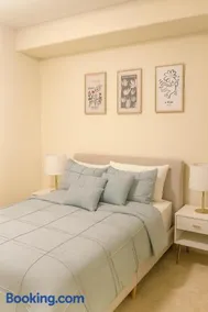 Holiday in LA- Koreatown Retreat with Free Parking, Pool and Sauna - Image 5