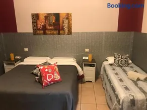 Vegan Inn Airport - Adults Only - LATE CHECK IN - Image 3