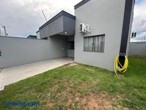 Casa vaga 2 carros ou caminhonete, 2 quartos, espaçosa, completa para 8 pessoas - Image 2